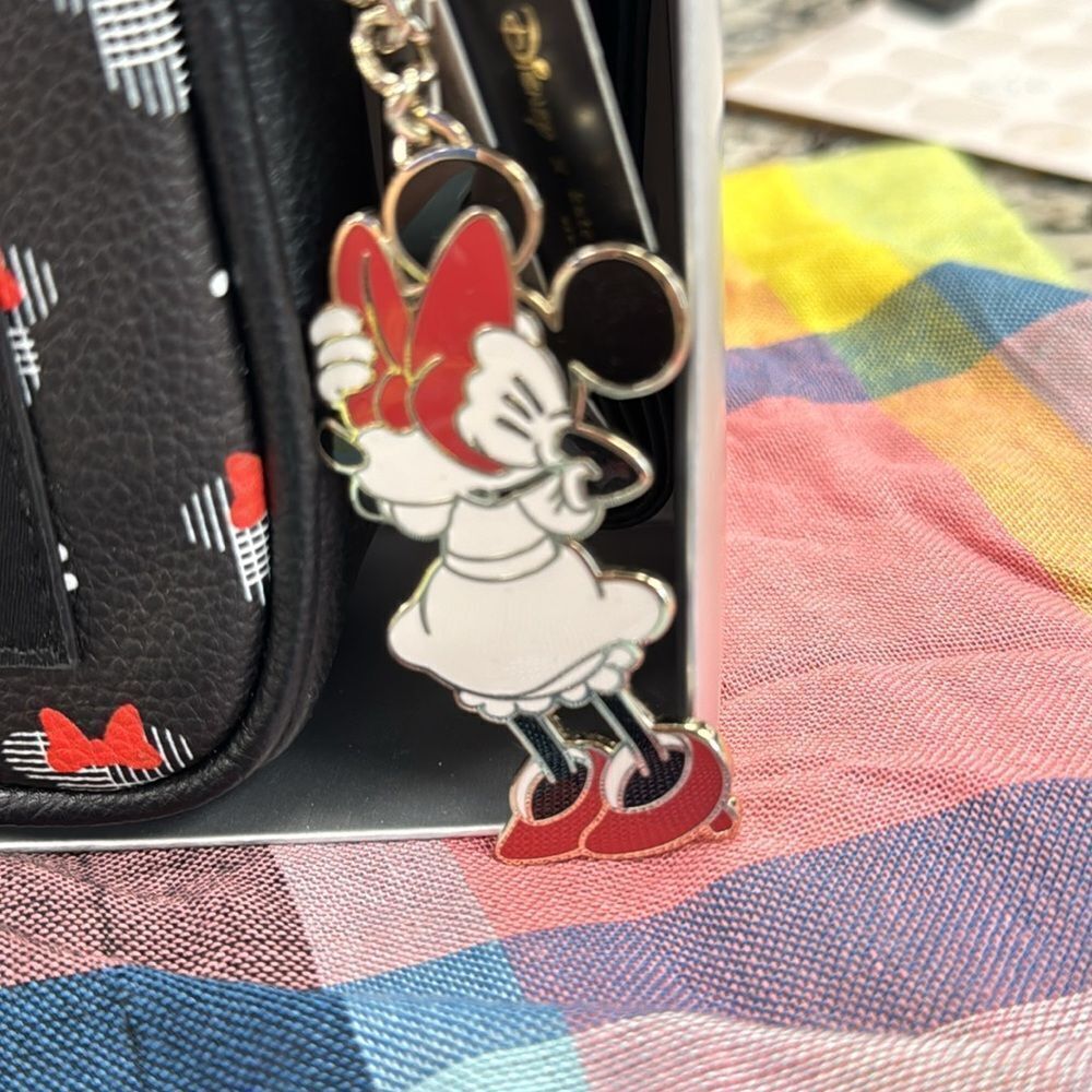 Disney Minnie crossbody bag with Kate Spade
Minnie Mouse. - Picture 3 of 9
